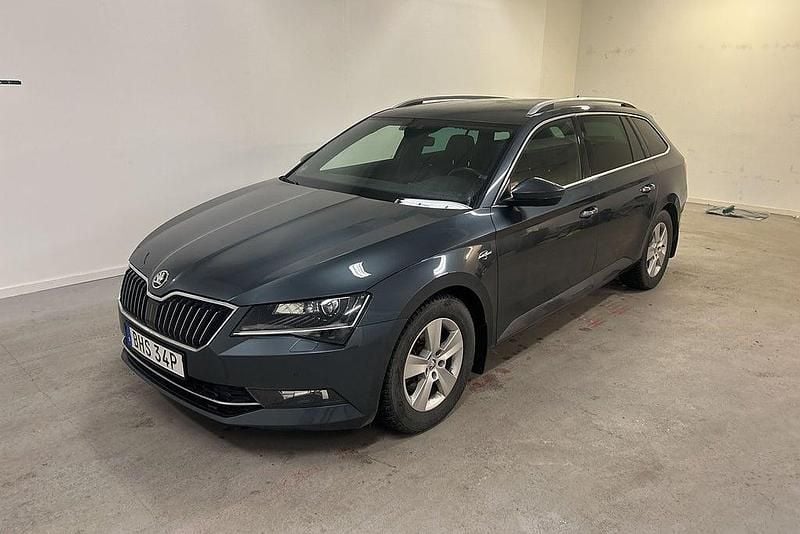 Begagnad Skoda Superb Business Line 190 HK (139 kW) 2019 Grå Kombi