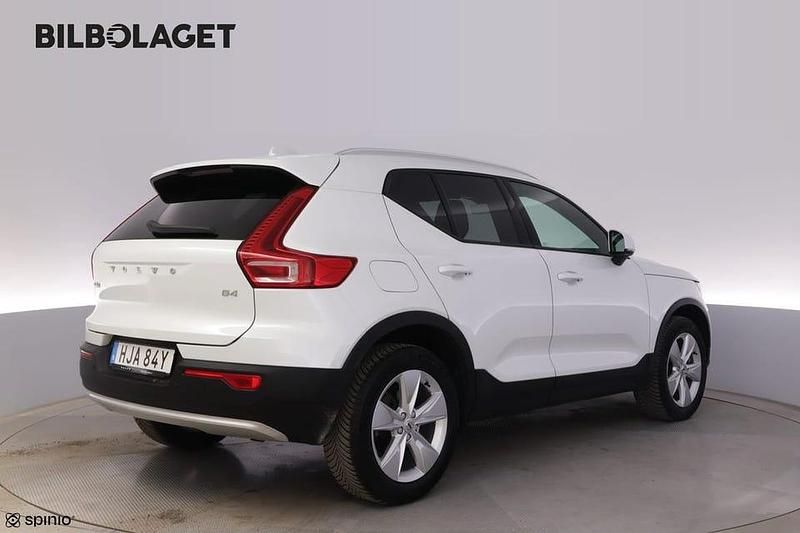 Begagnad Volvo XC40 Core 197 HK (144 kW) 2023 Vit SUV