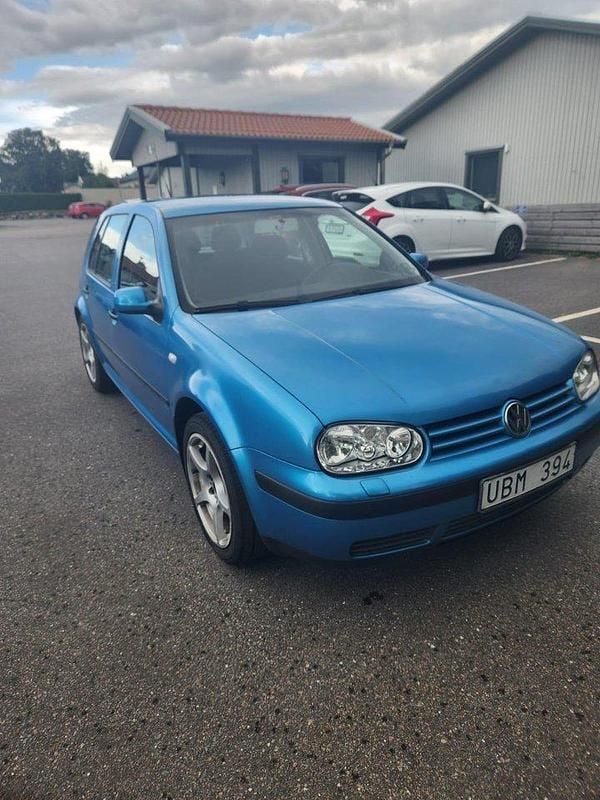 Blå Begagnad 2003 VW Golf IV Ocean Halvkombi | 21 000 kr (Marknadspris) - Bild 1/4