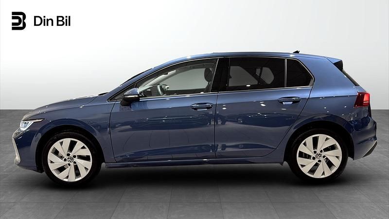 Begagnad VW Golf VIII Edition 150 HK (110 kW) 2024 Anemone blue metallic Halvkombi