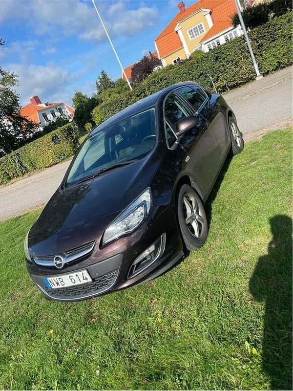 Begagnad 2013 Opel Astra Sport Halvkombi | 50 000 kr (Bra pris) - Bild 1/4