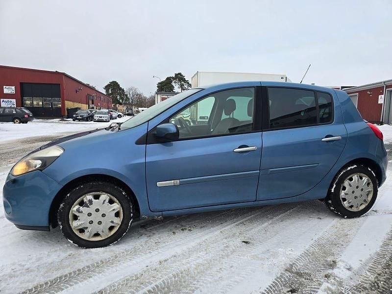 Begagnad Renault Clio R.S. 75 HK (55 kW) 2011 Blå Halvkombi