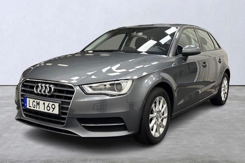 Grå Begagnad 2016 Audi A3 Sedan | 159 900 kr (Marknadspris) - Bild 1/4