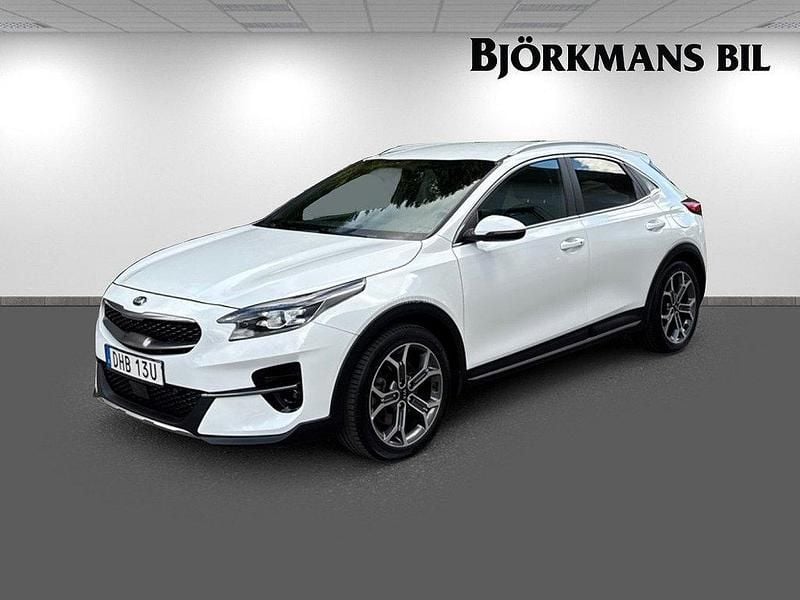 Vit (/hw2/ deluxe white) Begagnad 2019 Kia XCeed Advance SUV | 219 000 kr (Marknadspris) - Bild 1/4