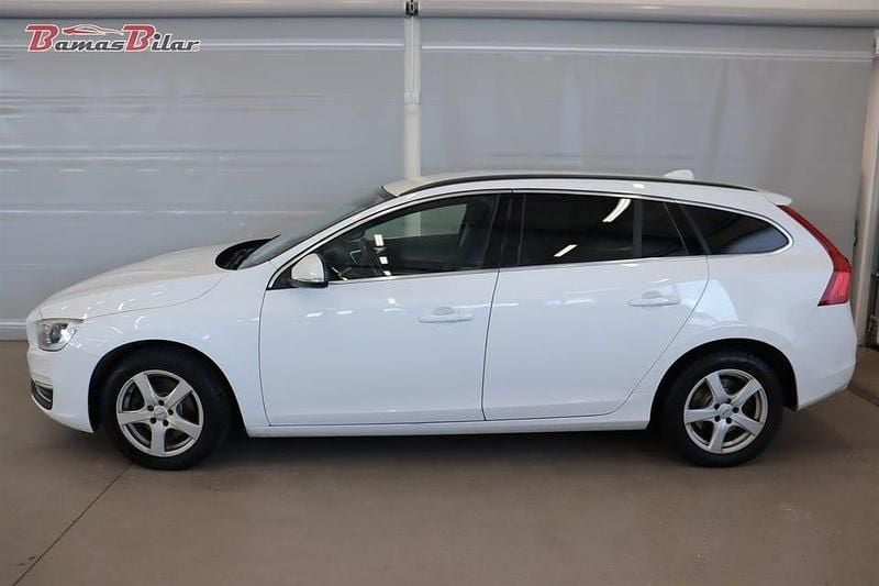Begagnad Volvo V60 Momentum 150 HK (110 kW) 2016 Vit Kombi