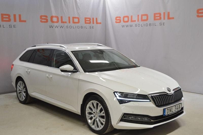 Vit Begagnad 2021 Skoda Superb Business Line Kombi | 229 800 kr (Marknadspris) - Bild 1/4
