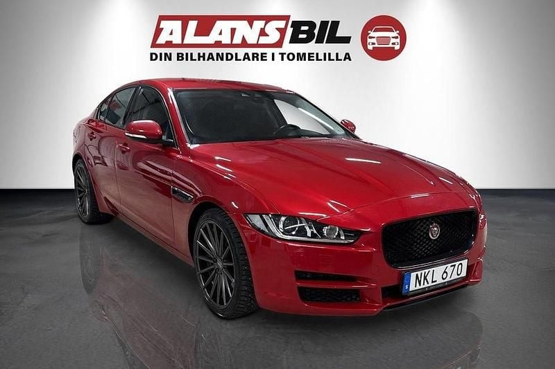 Röd Begagnad 2016 Jaguar XE Sedan | 109 000 kr (Marknadspris) - Bild 1/4