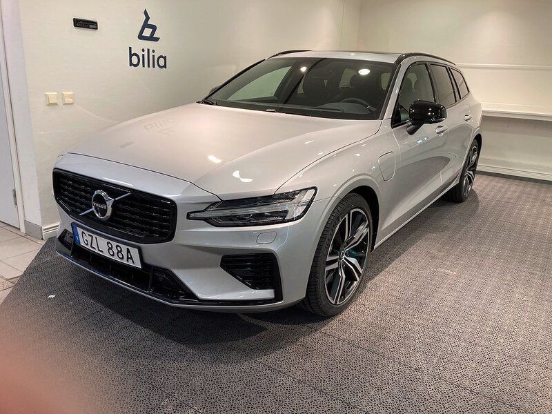 Silver Begagnad 2021 Volvo V60 Kombi | 628 300 kr - Bild 1/3