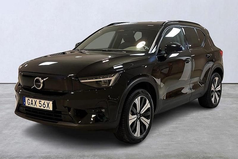 Svart Begagnad 2022 Volvo XC40 Plus SUV | 349 900 kr - Bild 1/4