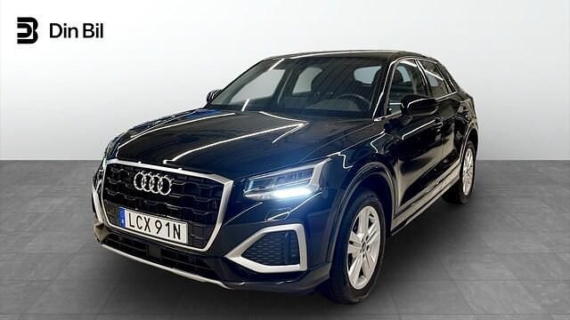 Svart (brilliantsvart) Begagnad 2022 Audi Q2 Advanced Plus SUV | 264 000 kr (Marknadspris) - Bild 1/4