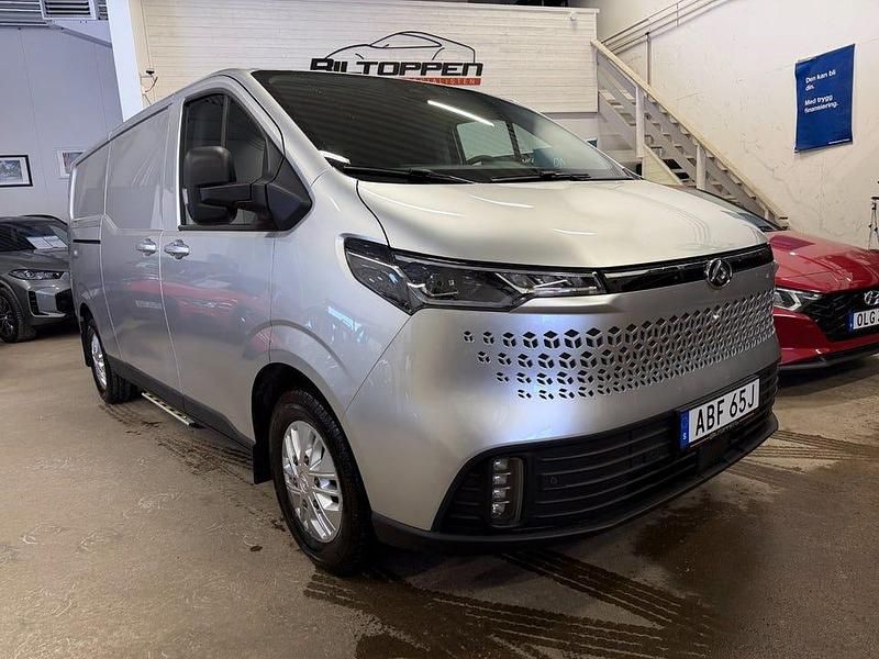 Begagnad Maxus eDeliver 7 150 kW (204 HK) 2024 Galaxy silver Van