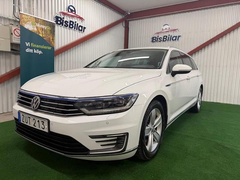Begagnad VW Passat GTE 218 HK (160 kW) 2018 Vit Kombi