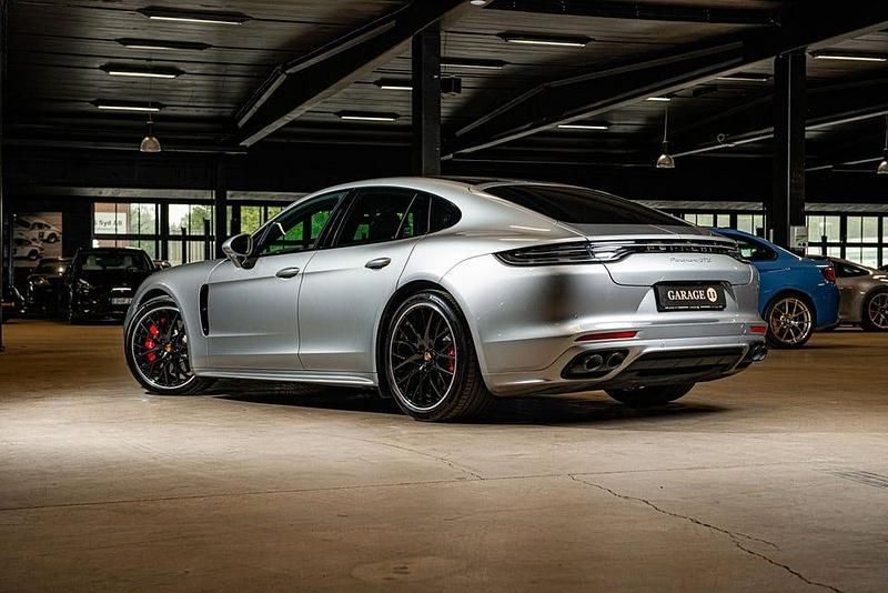Begagnad Porsche Panamera GTS 480 HK (353 kW) 2022 Silver Sedan