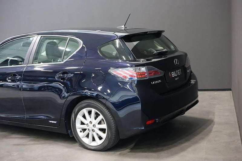 Begagnad Lexus CT200h 135 HK (99 kW) 2012 Svart Halvkombi