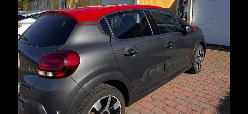 Begagnad Citroën C3 PureTech 82 HK (60 kW) 2016 Grå/röd