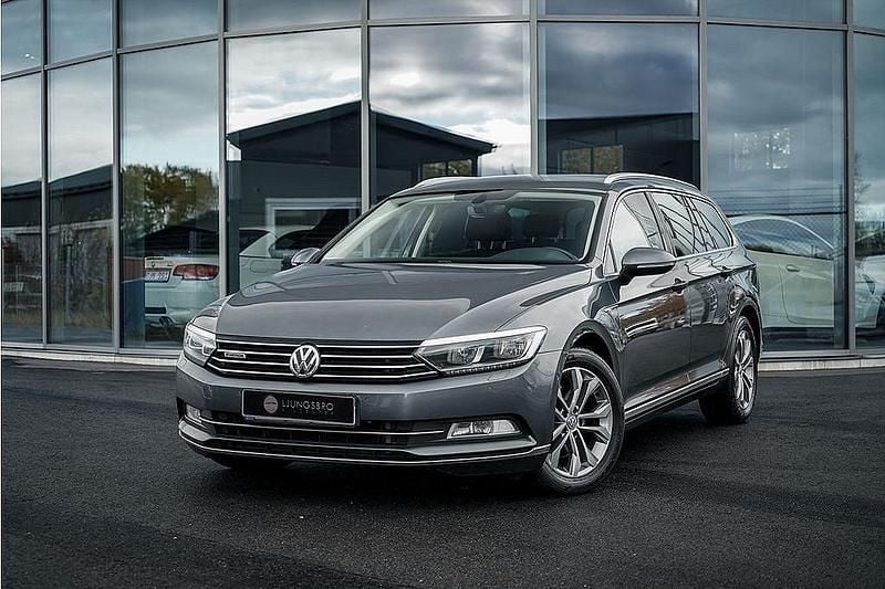 Mörkgrå Begagnad 2015 VW Passat Kombi | 159 900 kr (Marknadspris) - Bild 1/4