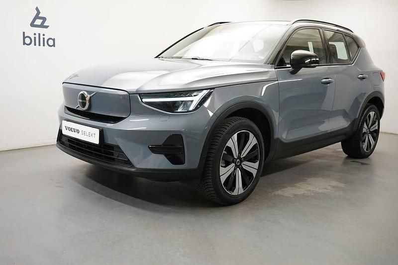 Grå Begagnad 2022 Volvo XC40 Core SUV | 334 900 kr - Bild 1/3