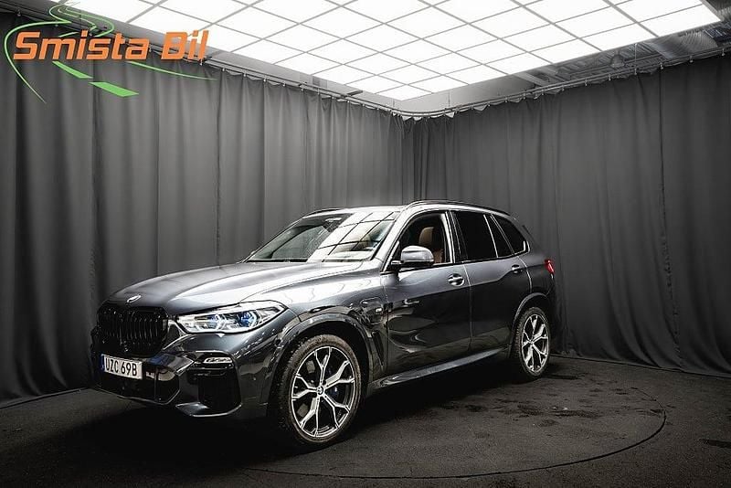 Grå Begagnad 2021 BMW X5 M Sport SUV | 478 900 kr (Bra pris) - Bild 1/3
