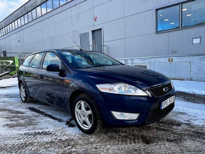 Midnight blue metallic Begagnad 2011 Ford Mondeo Kombi | 44 900 kr (Marknadspris) - Bild 1/4