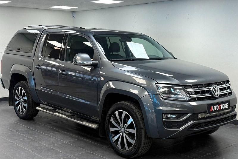 Grå Begagnad 2018 VW Amarok Aventura Pickup | 289 900 kr (Bra pris) - Bild 1/4