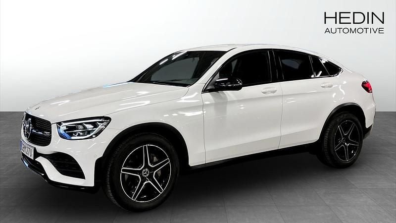 Vit Begagnad 2019 Mercedes GLC220 AMG Sportkupé | 399 900 kr (Marknadspris) - Bild 1/4
