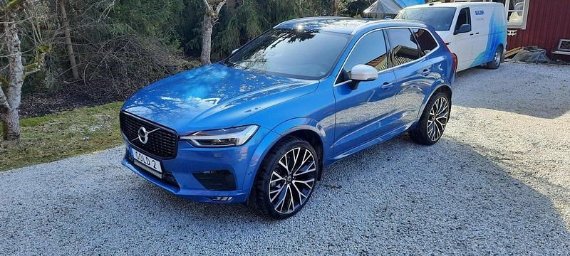 Blå Begagnad 2018 Volvo XC60 R-Design SUV | 349 000 kr (Marknadspris) - Bild 1/4