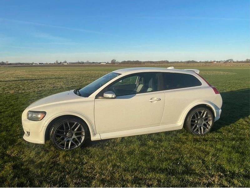 Begagnad 2008 Volvo C30 R-Design Halvkombi | 41 900 kr (Marknadspris) - Bild 1/4