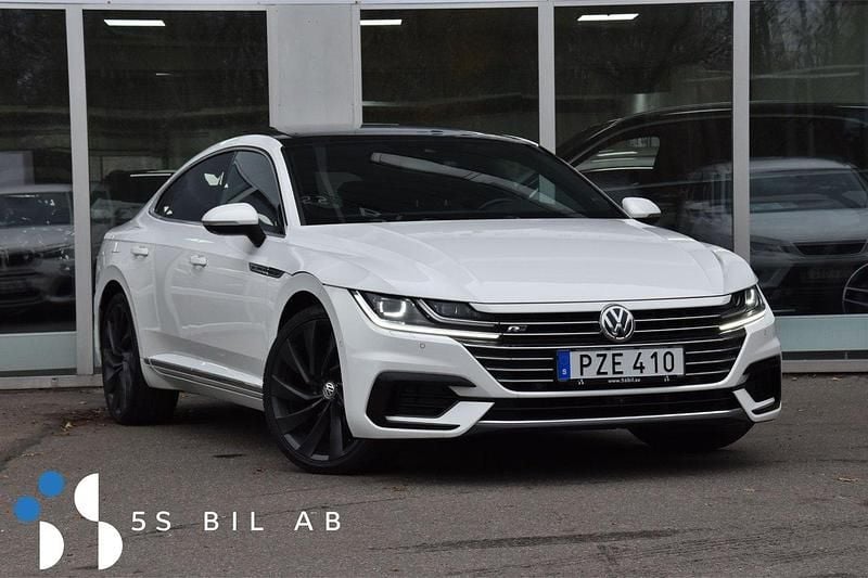 Vit Begagnad 2018 VW Arteon R-line Halvkombi | 254 900 kr (Marknadspris) - Bild 1/4