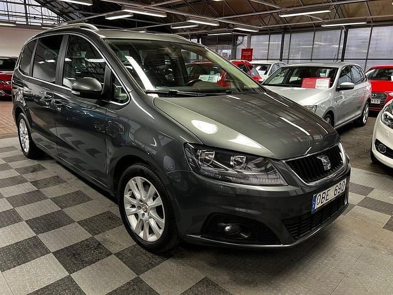 Mörkgrå Begagnad 2013 Seat Alhambra Ecomotive Minibuss | 134 900 kr (Marknadspris) - Bild 1/4