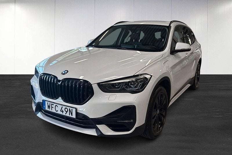 Vit Begagnad 2020 BMW X1 Sport Line SUV | 269 000 kr (Bra pris) - Bild 1/4