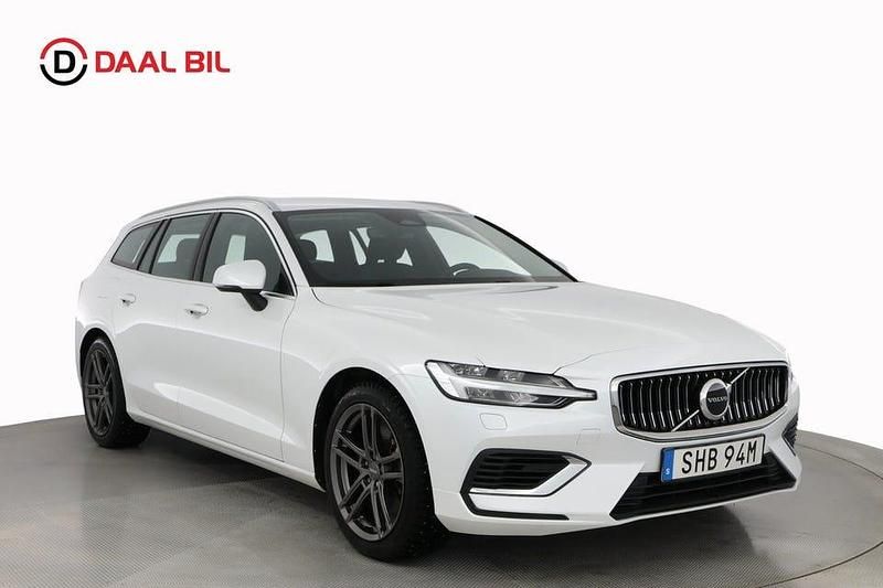 Begagnad Volvo V60 Performance 350 HK (257 kW) 2023 Vit Kombi