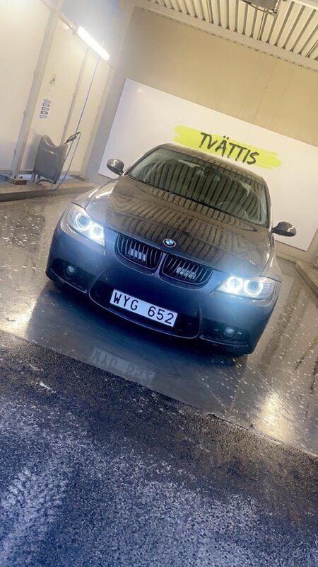 Grå Begagnad 2005 BMW 330 Comfort Edition Sedan | 60 000 kr - Bild 1/4