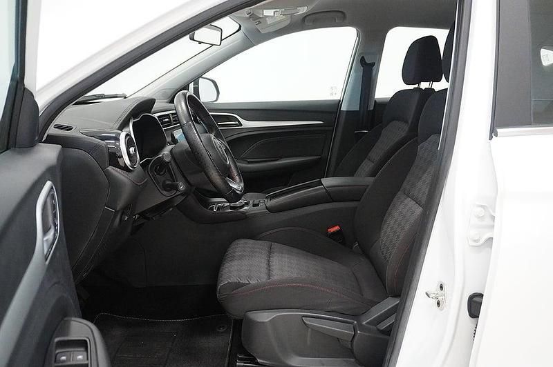 Begagnad MG ZS Comfort 130 kW (177 HK) 2022 Vit Sedan