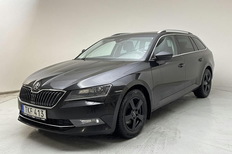 Svart Begagnad 2017 Skoda Superb Business Line Kombi | 129 000 kr (Bra pris) - Bild 1/4
