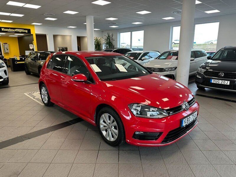 Röd Begagnad 2015 VW Golf VII R-line Halvkombi | 149 900 kr (Lite dyr) - Bild 1/4