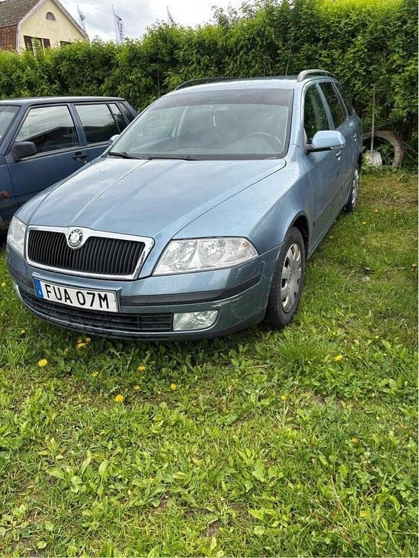 Grå Begagnad 2007 Skoda Octavia Kombi | 22 500 kr (Bra pris) - Bild 1/4