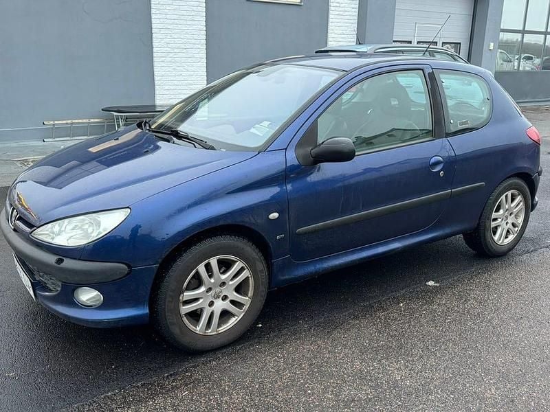 Begagnad 2002 Peugeot 206 Halvkombi | 12 900 kr (Marknadspris) - Bild 1/4