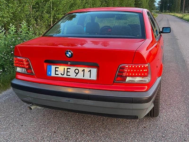 Begagnad BMW 316 190 HK (139 kW) 1992