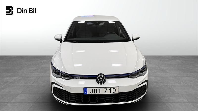 Begagnad VW Golf VII GTE 150 HK (110 kW) 2021 Pure white Halvkombi