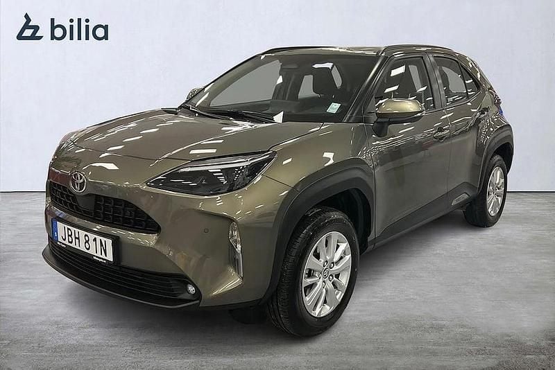 Grön Begagnad 2025 Toyota Yaris Cross Active SUV | 299 900 kr (Marknadspris) - Bild 1/3