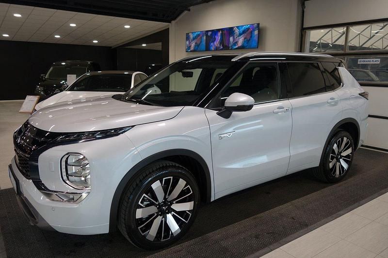 Vit Ny 2025 Mitsubishi Outlander P-HEV Instyle SUV | 609 900 kr - Bild 1/4