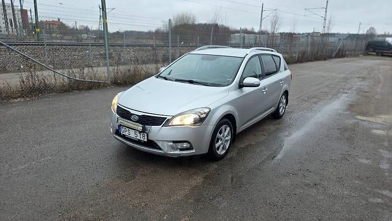 Silver Begagnad 2010 Kia Ceed Sportswagon Kombi | 27 900 kr (Dyr) - Bild 1/4