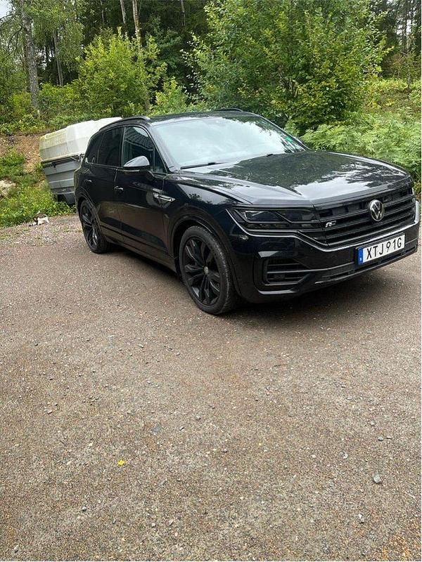 Svart Begagnad 2020 VW Touareg SUV | 529 000 kr (Marknadspris) - Bild 1/3
