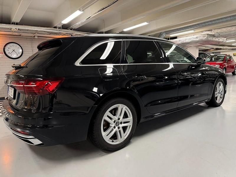 Svart Begagnad 2022 Audi A4 Advanced Kombi | 229 900 kr (Marknadspris) - Bild 1/4