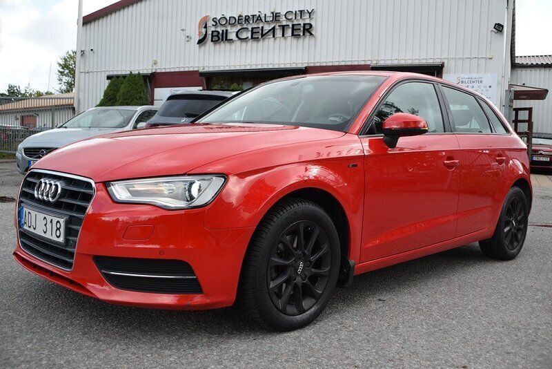 Röd (röd met) Begagnad 2013 Audi A3 Sportback S-Line Halvkombi | 139 900 kr (Marknadspris) - Bild 1/4