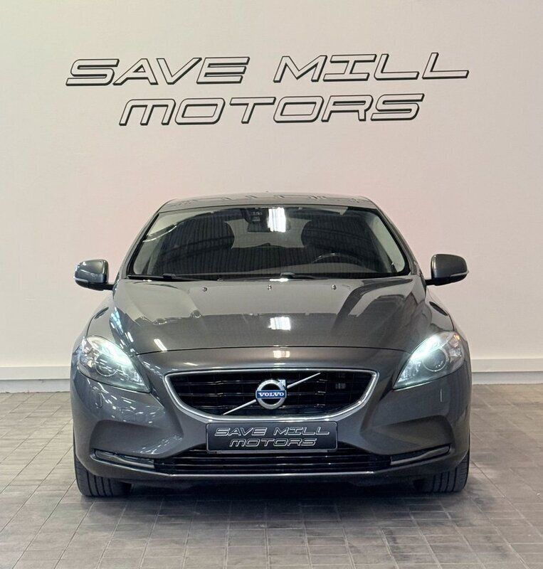 Grå Begagnad 2013 Volvo V40 Kombi | 159 900 kr (Lite dyr) - Bild 1/4