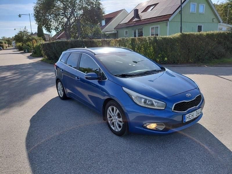Blå Begagnad 2013 Kia Ceed Sportswagon Comfort Kombi | 44 900 kr (Marknadspris) - Bild 1/4