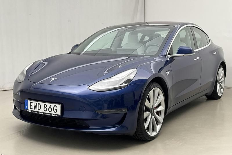 Blå Begagnad 2019 Tesla Model 3 Sedan | 258 500 kr (Lite dyr) - Bild 1/4