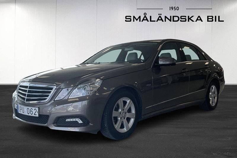 Mörkgrå Begagnad 2010 Mercedes E220 Avantgarde Sedan | 99 000 kr (Bra pris) - Bild 1/4
