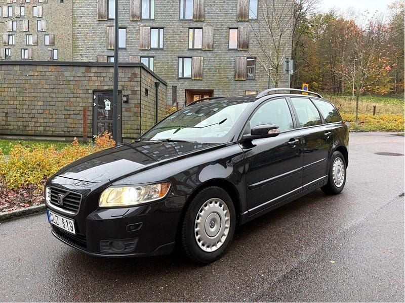 Svart Begagnad 2010 Volvo V50 Momentum Kombi | 23 900 kr (Superpris) - Bild 1/4